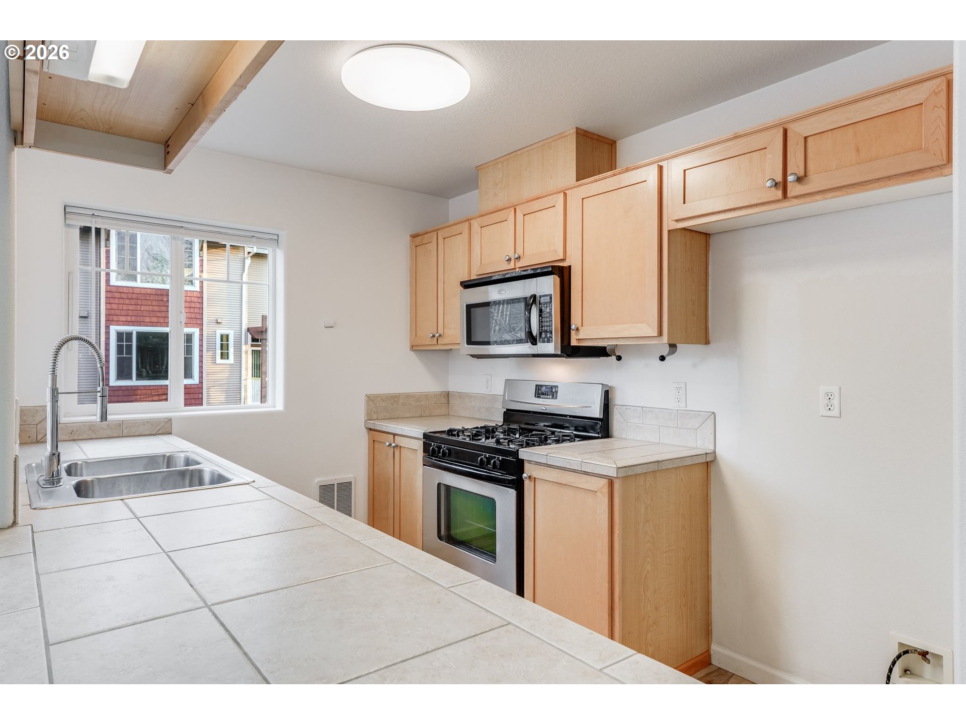 10857 SW CANTERBURY LN #202 Tigard, OR 97224