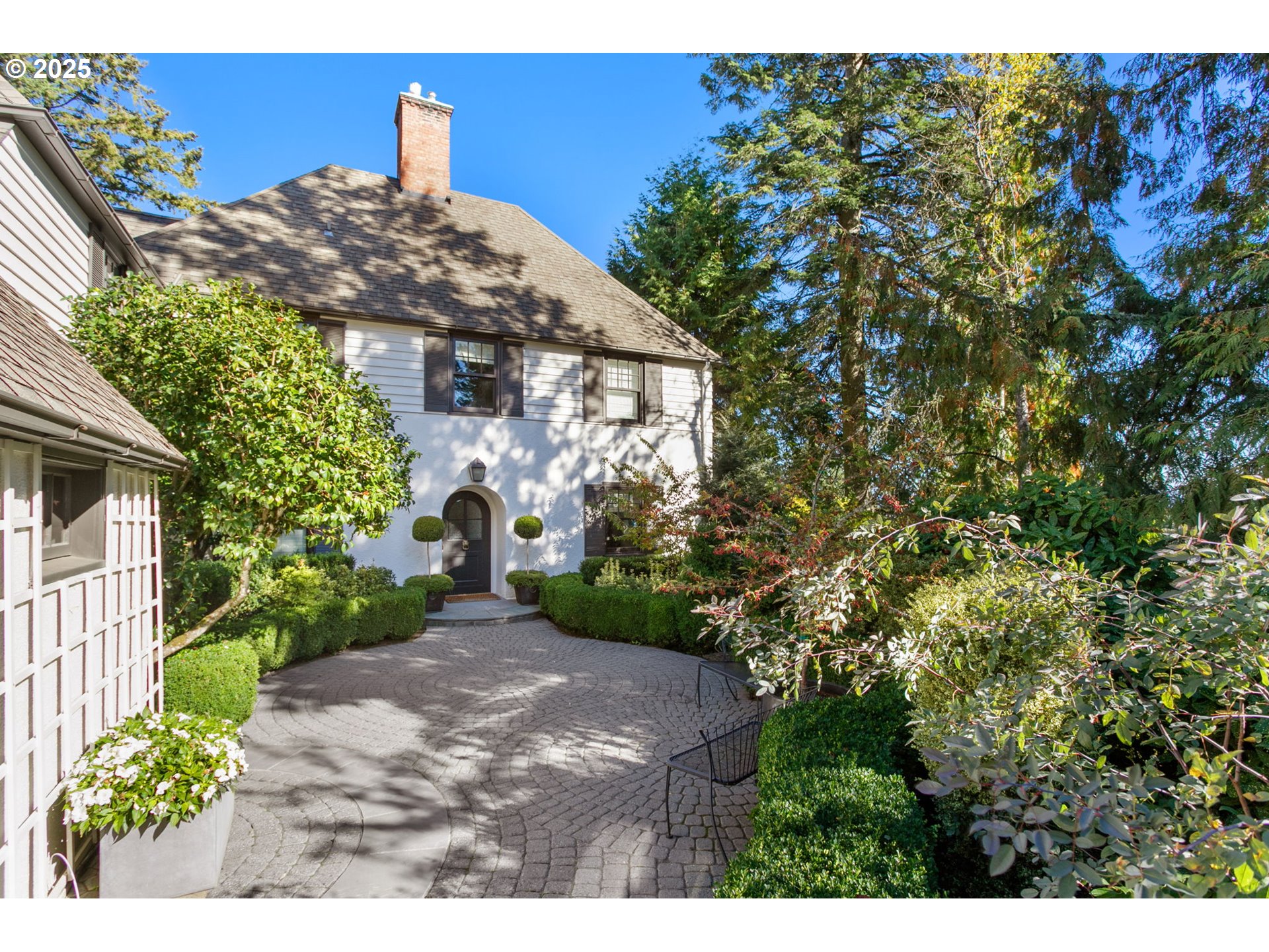 2933 SW FAIRVIEW BLVD Portland, OR 97205