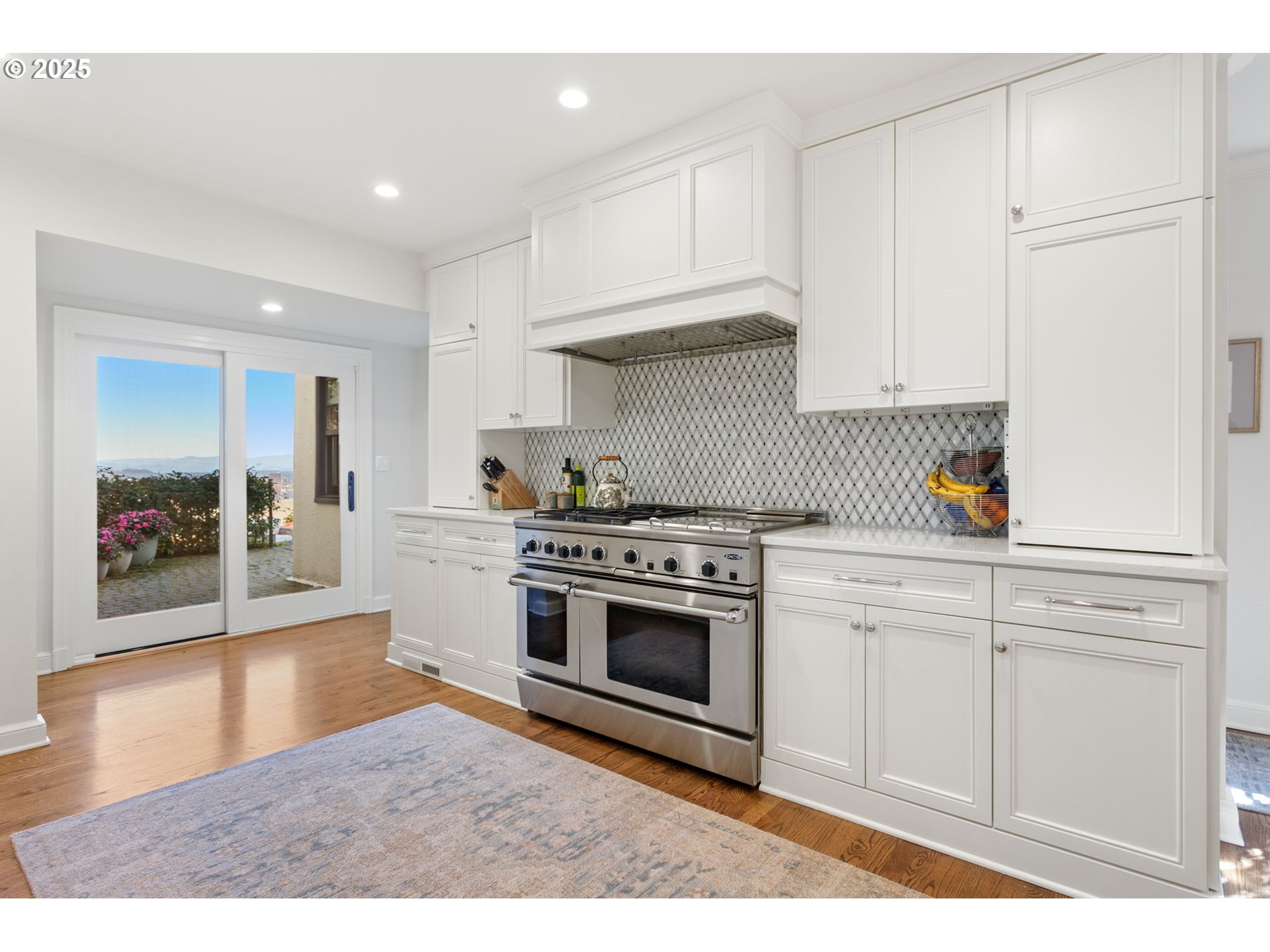 2933 SW FAIRVIEW BLVD Portland, OR 97205