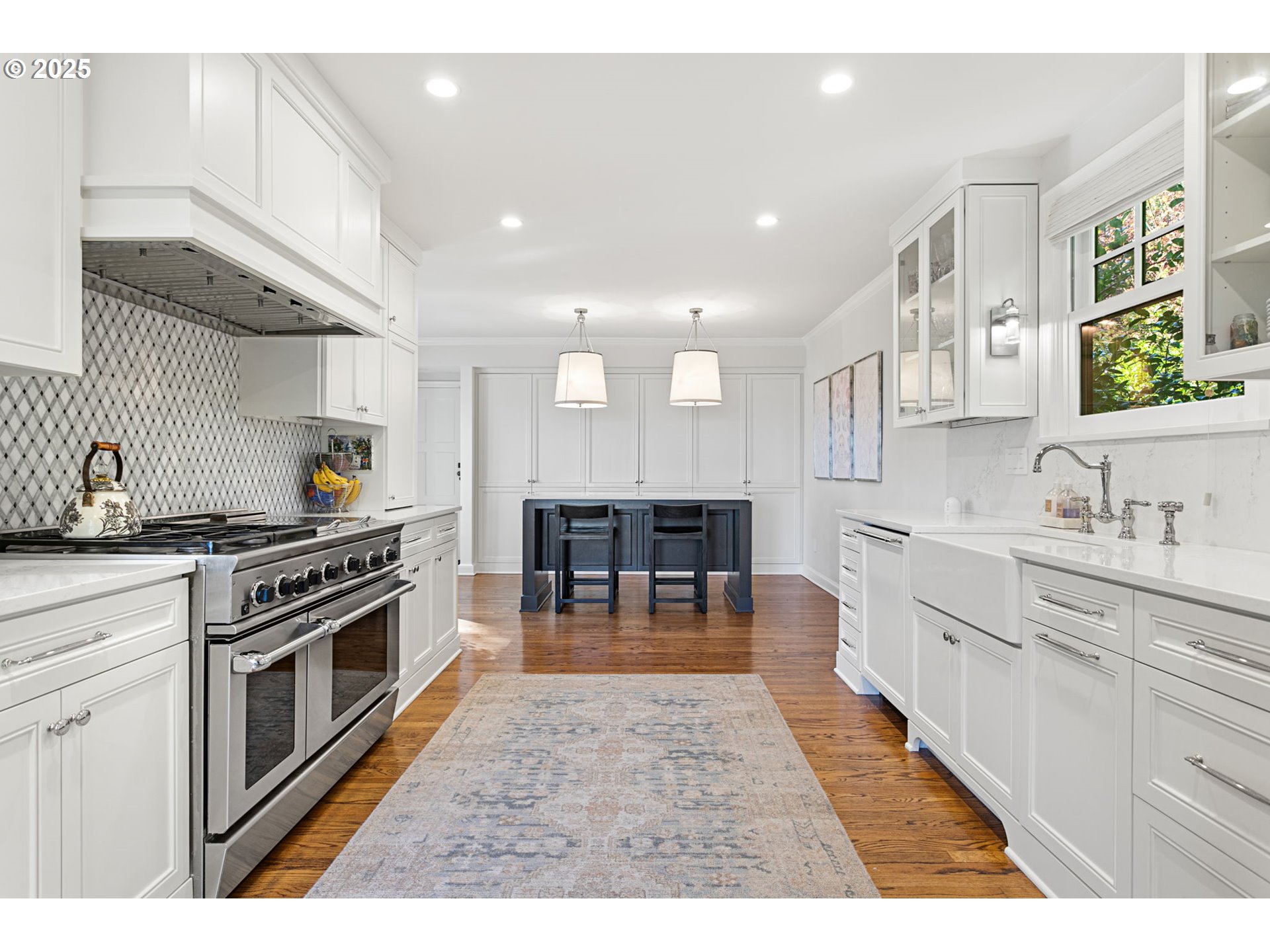 2933 SW FAIRVIEW BLVD Portland, OR 97205