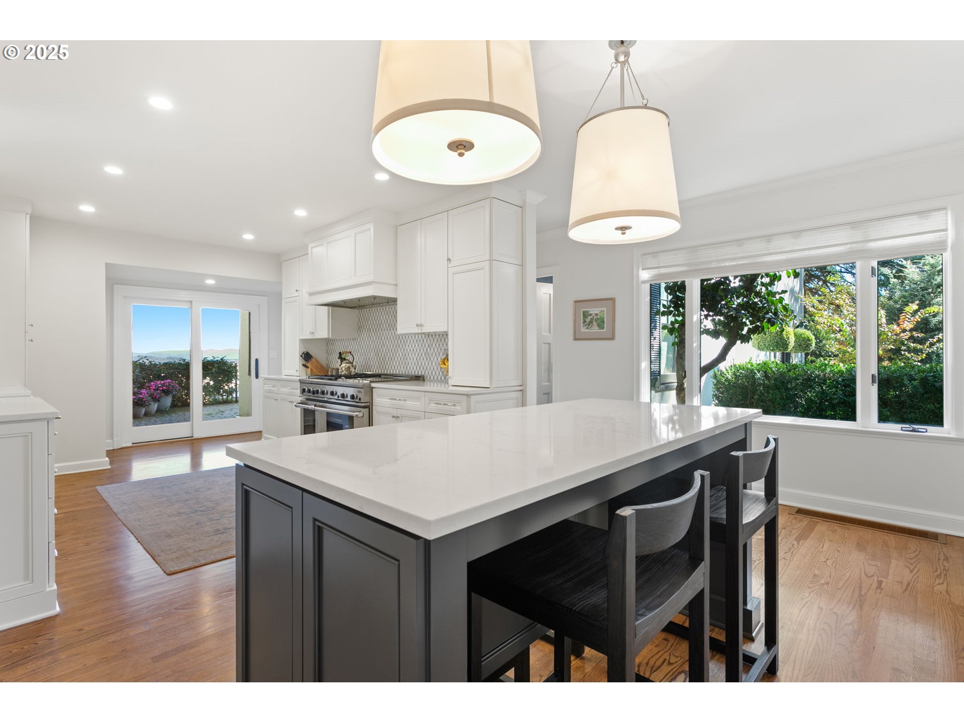 2933 SW FAIRVIEW BLVD Portland, OR 97205