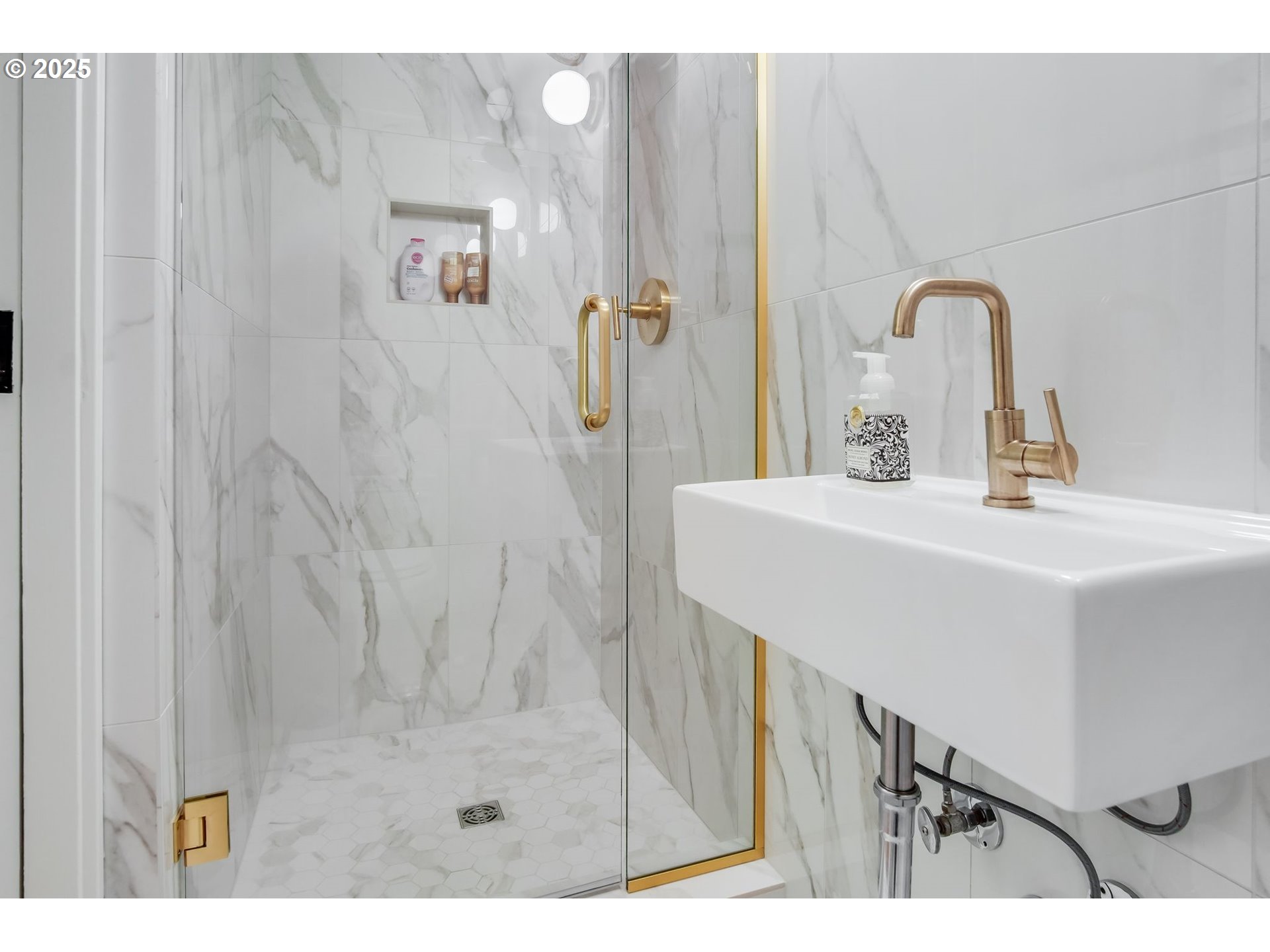 2933 SW FAIRVIEW BLVD Portland, OR 97205