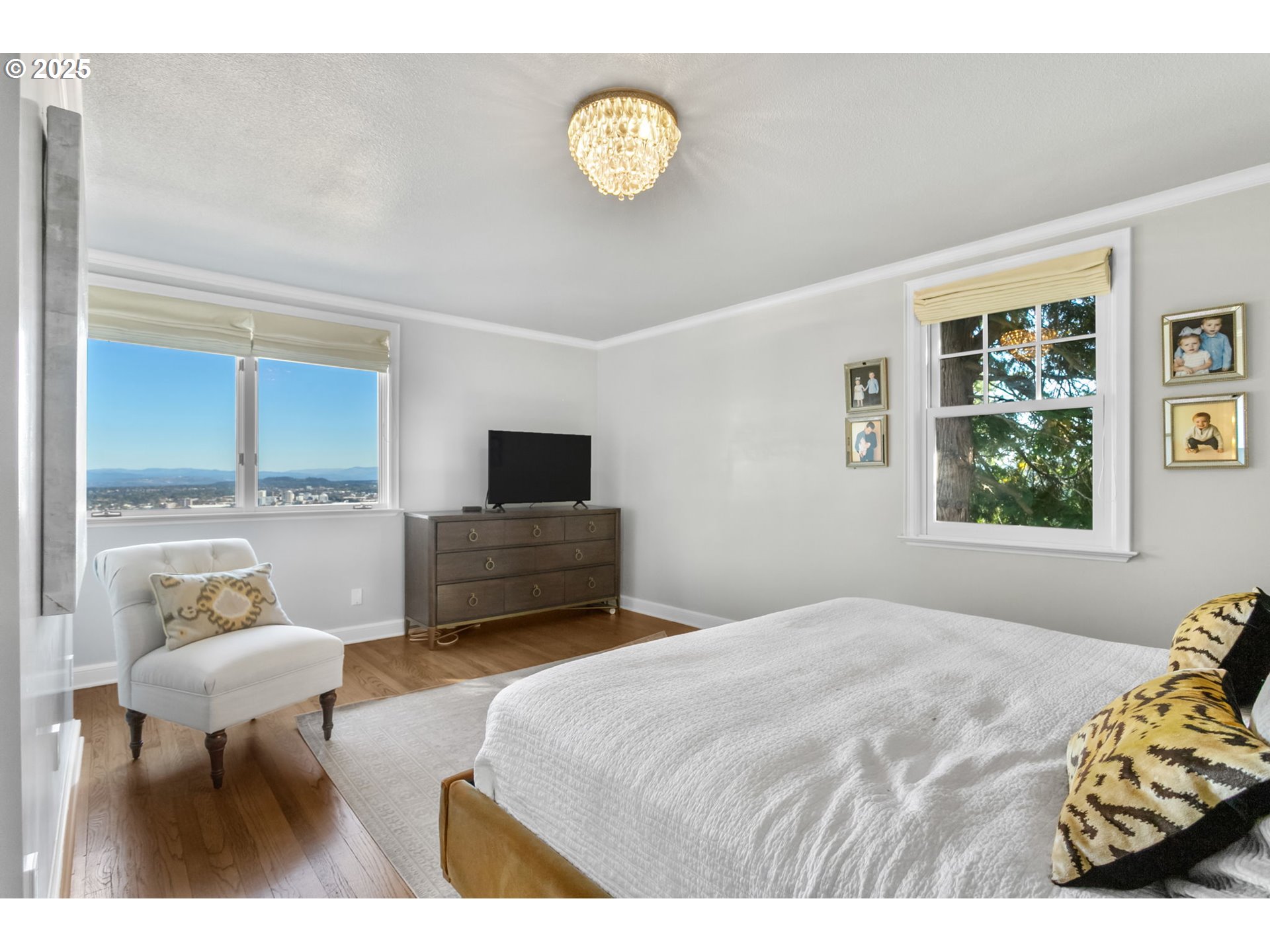 2933 SW FAIRVIEW BLVD Portland, OR 97205