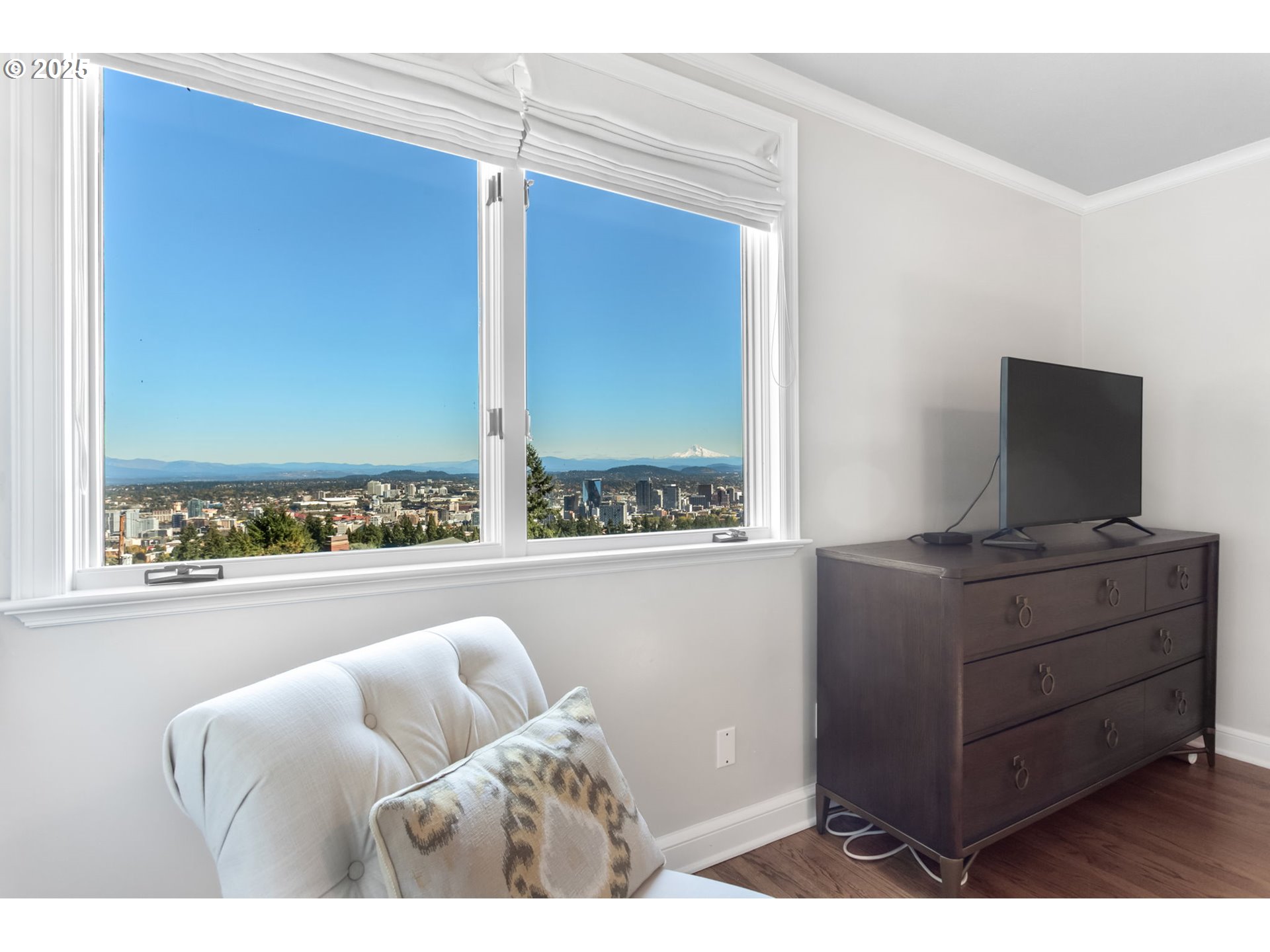 2933 SW FAIRVIEW BLVD Portland, OR 97205