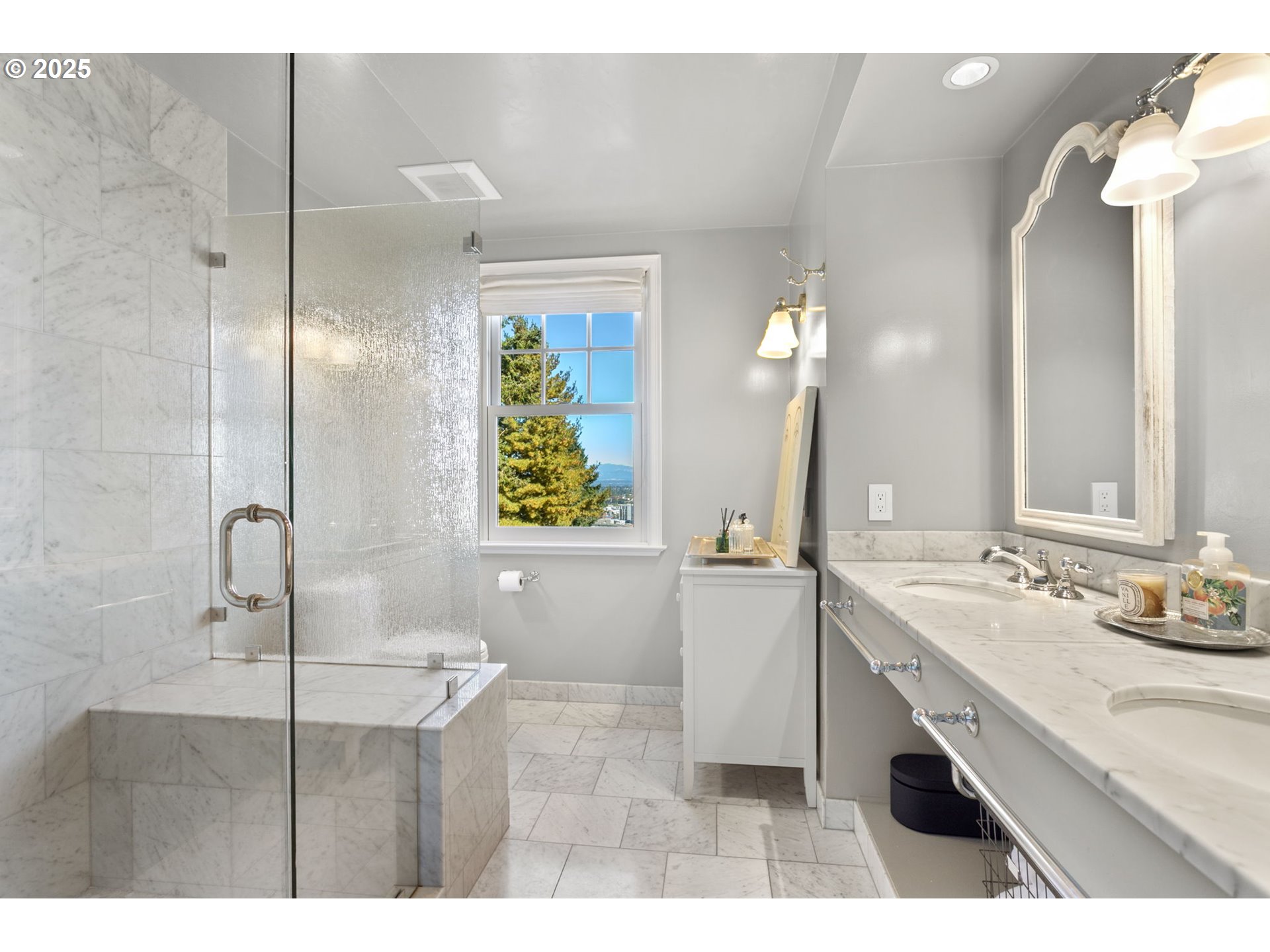 2933 SW FAIRVIEW BLVD Portland, OR 97205