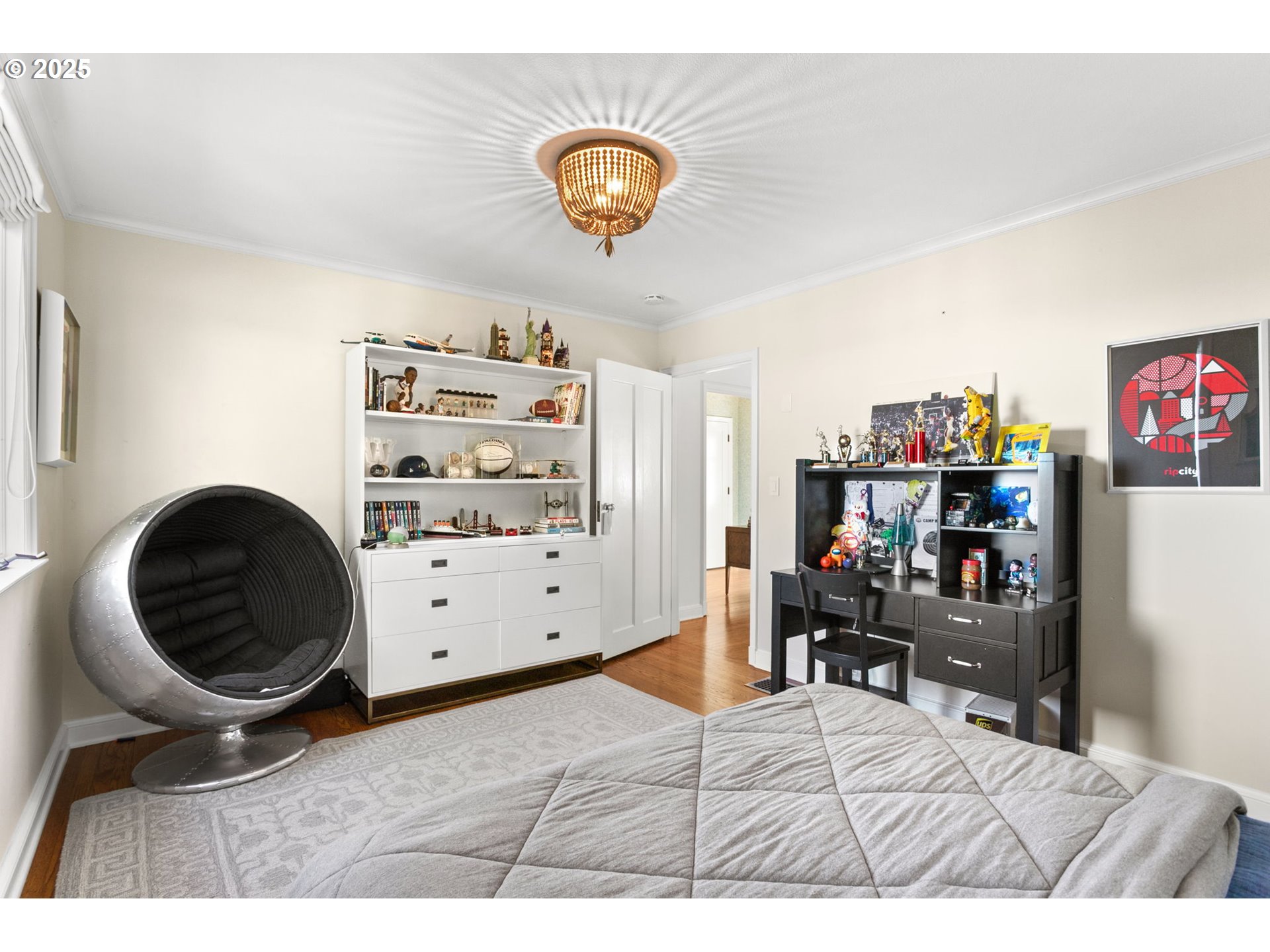 2933 SW FAIRVIEW BLVD Portland, OR 97205