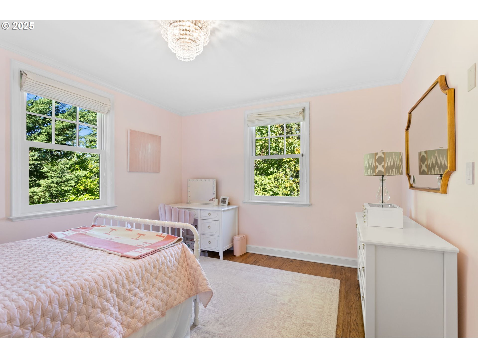 2933 SW FAIRVIEW BLVD Portland, OR 97205