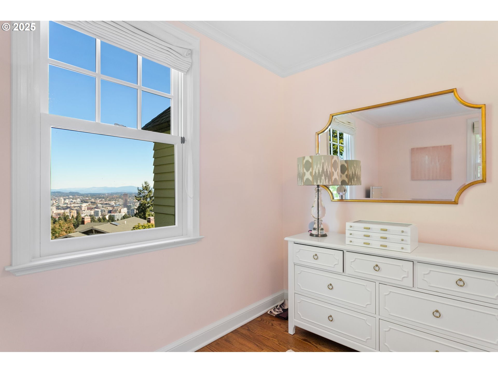 2933 SW FAIRVIEW BLVD Portland, OR 97205