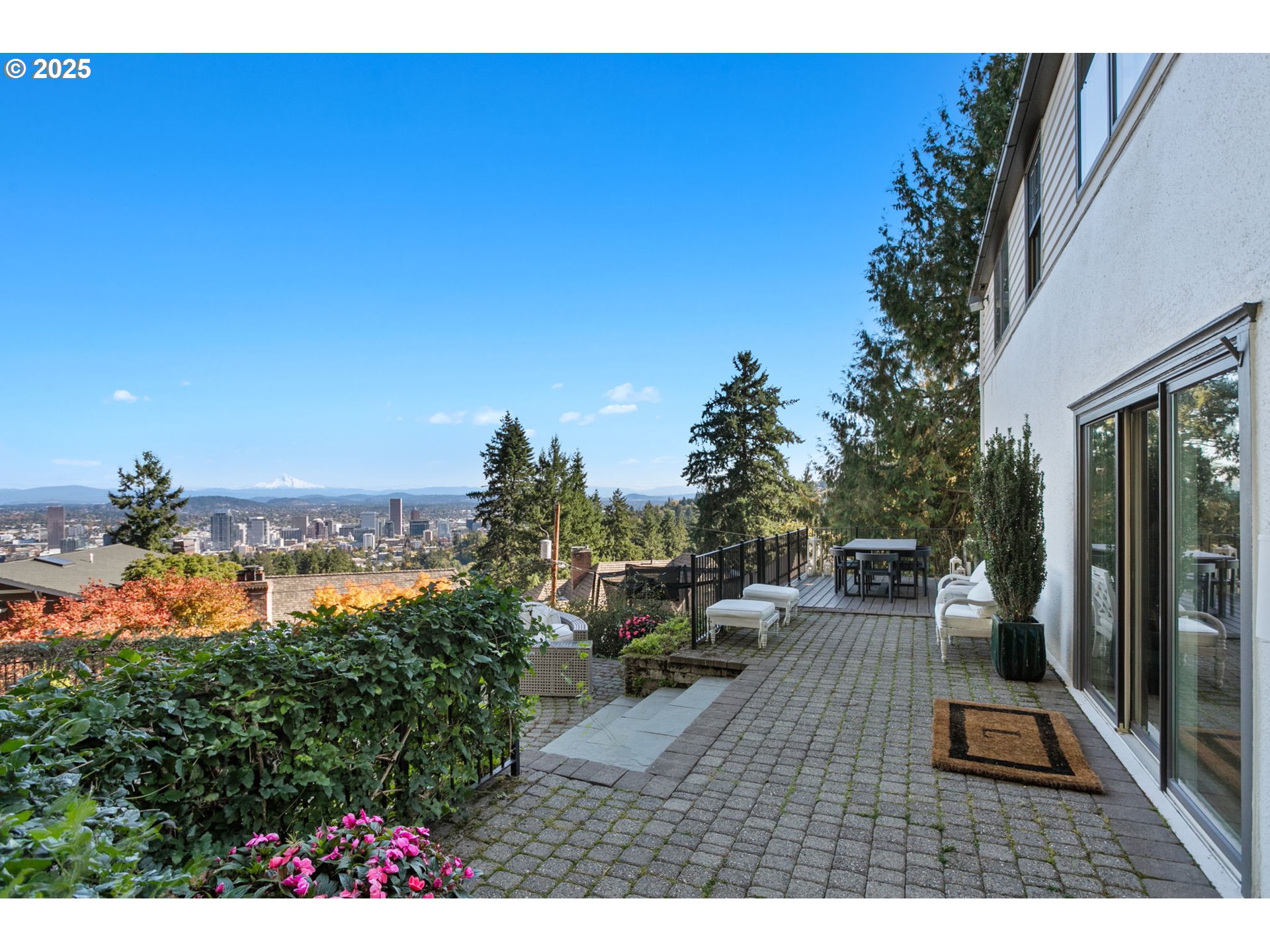 2933 SW FAIRVIEW BLVD Portland, OR 97205