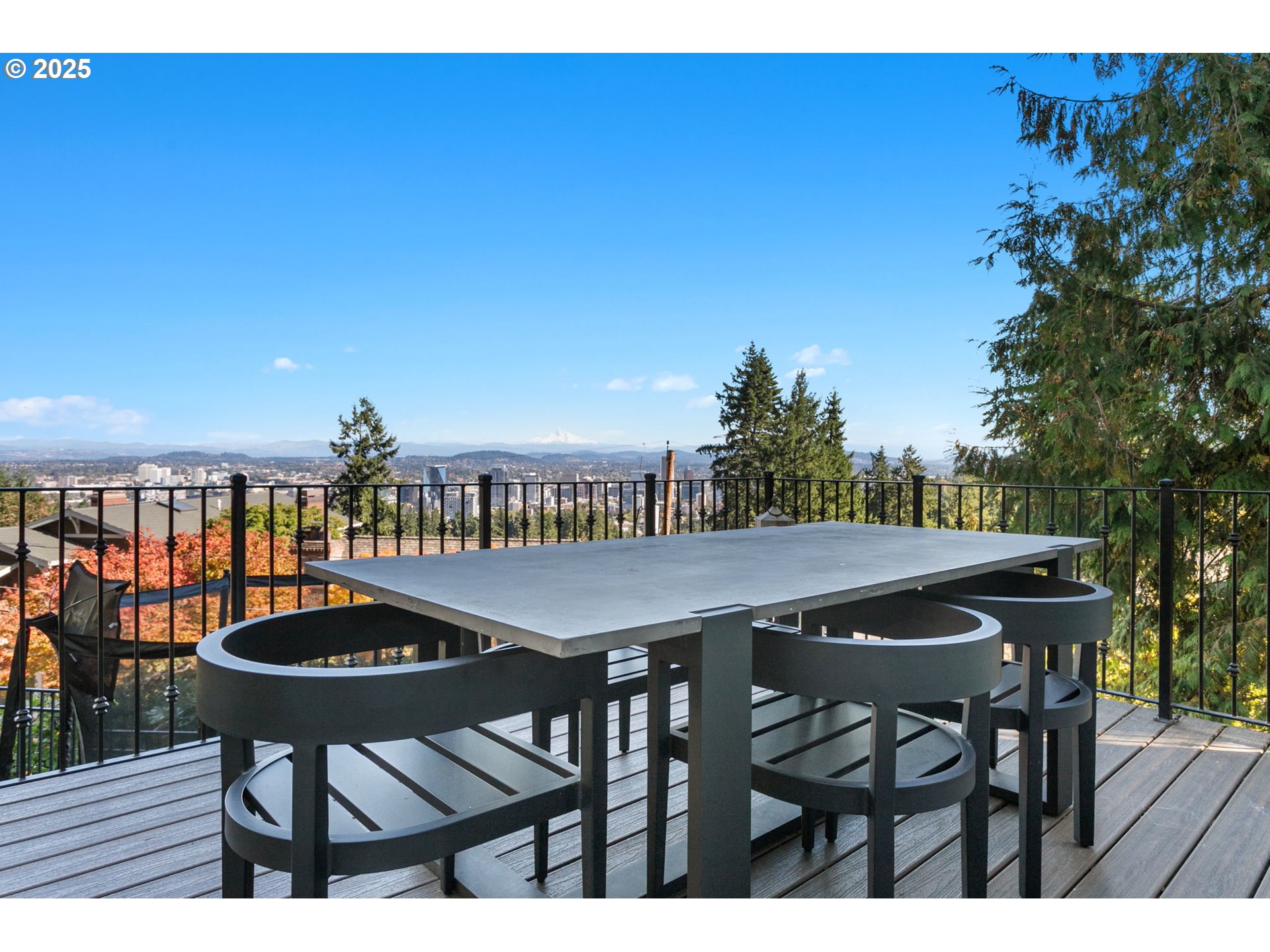 2933 SW FAIRVIEW BLVD Portland, OR 97205