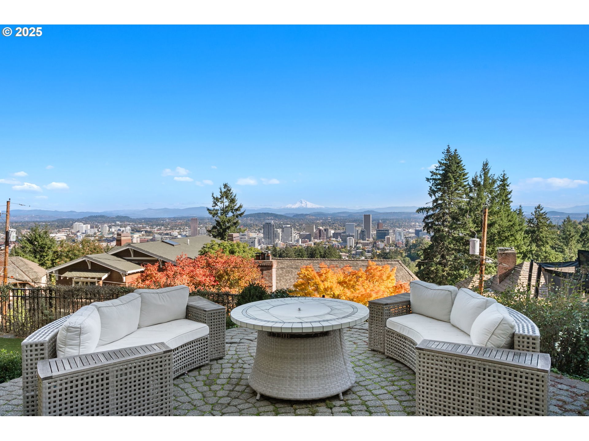 2933 SW FAIRVIEW BLVD Portland, OR 97205