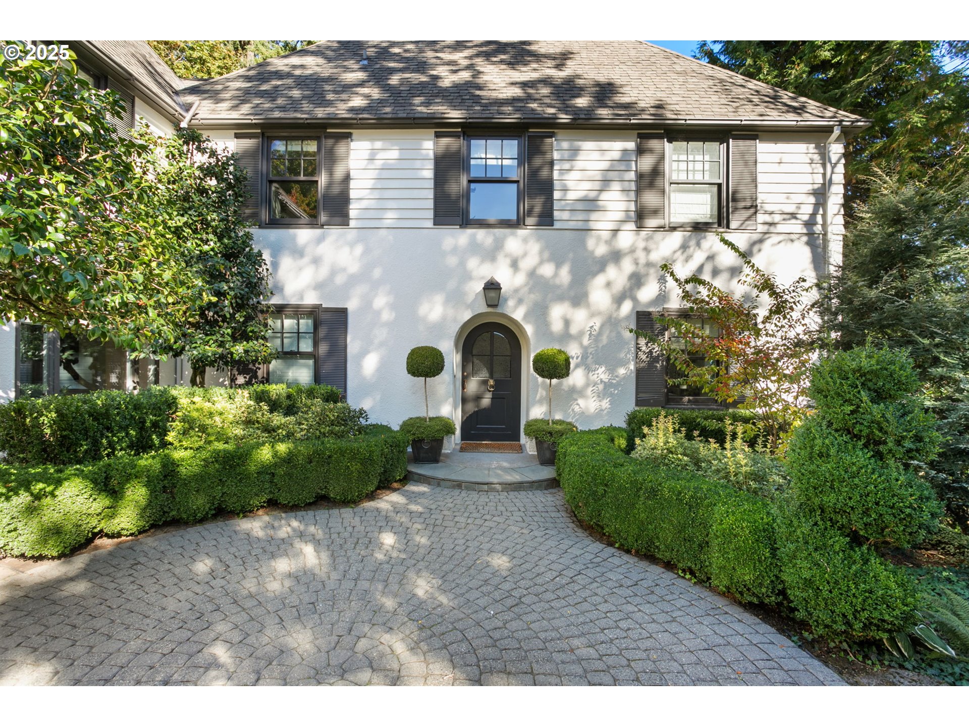 2933 SW FAIRVIEW BLVD Portland, OR 97205