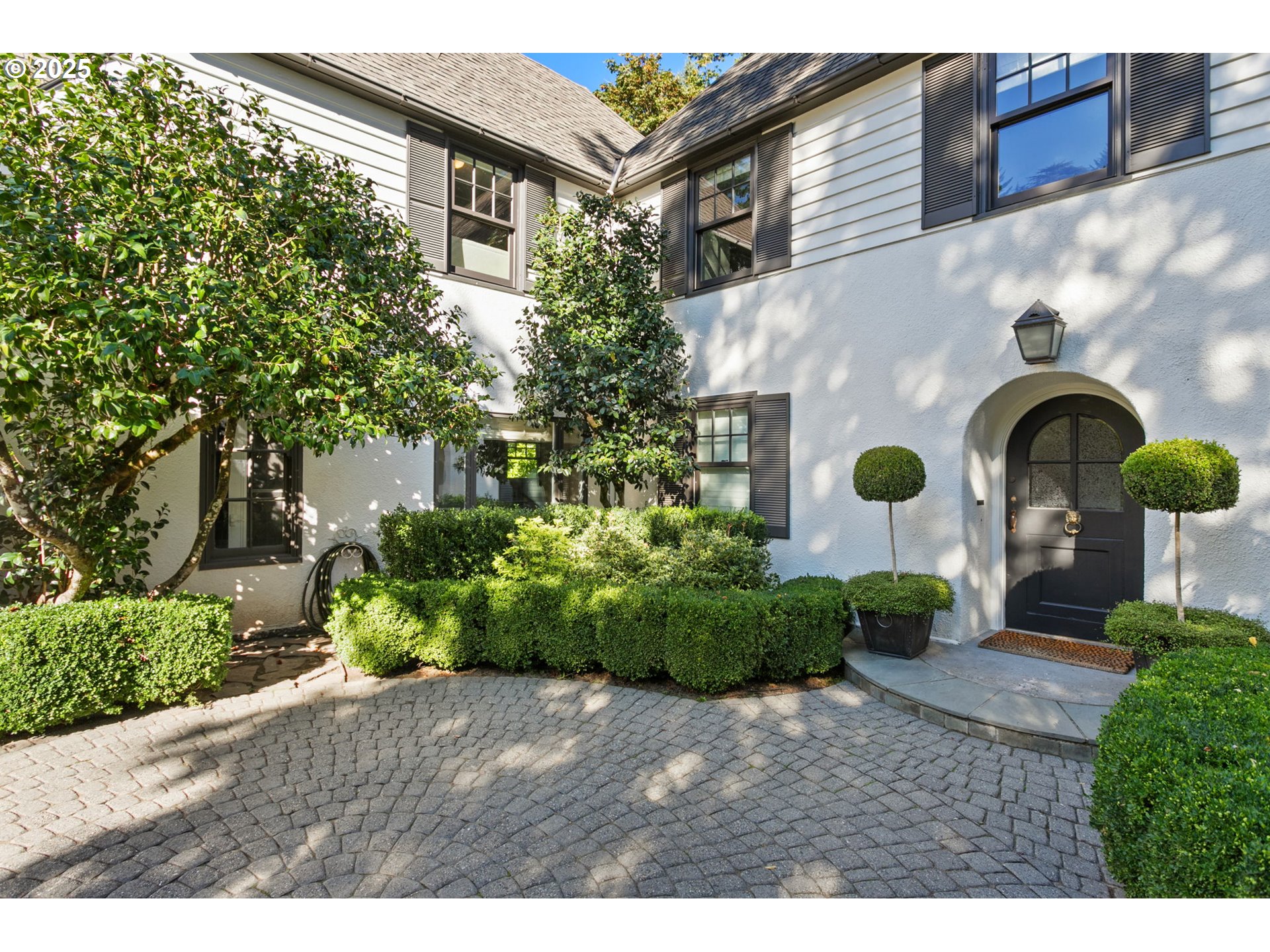 2933 SW FAIRVIEW BLVD Portland, OR 97205