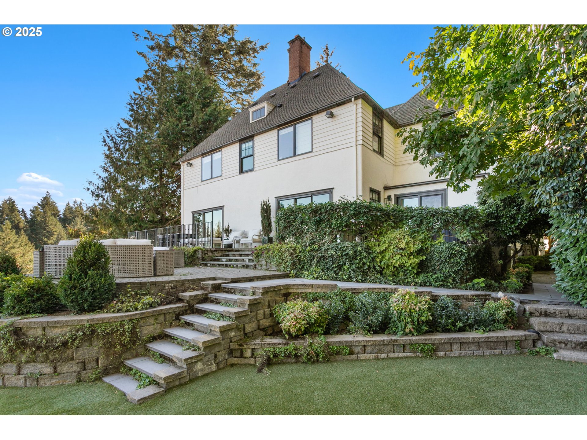 2933 SW FAIRVIEW BLVD Portland, OR 97205