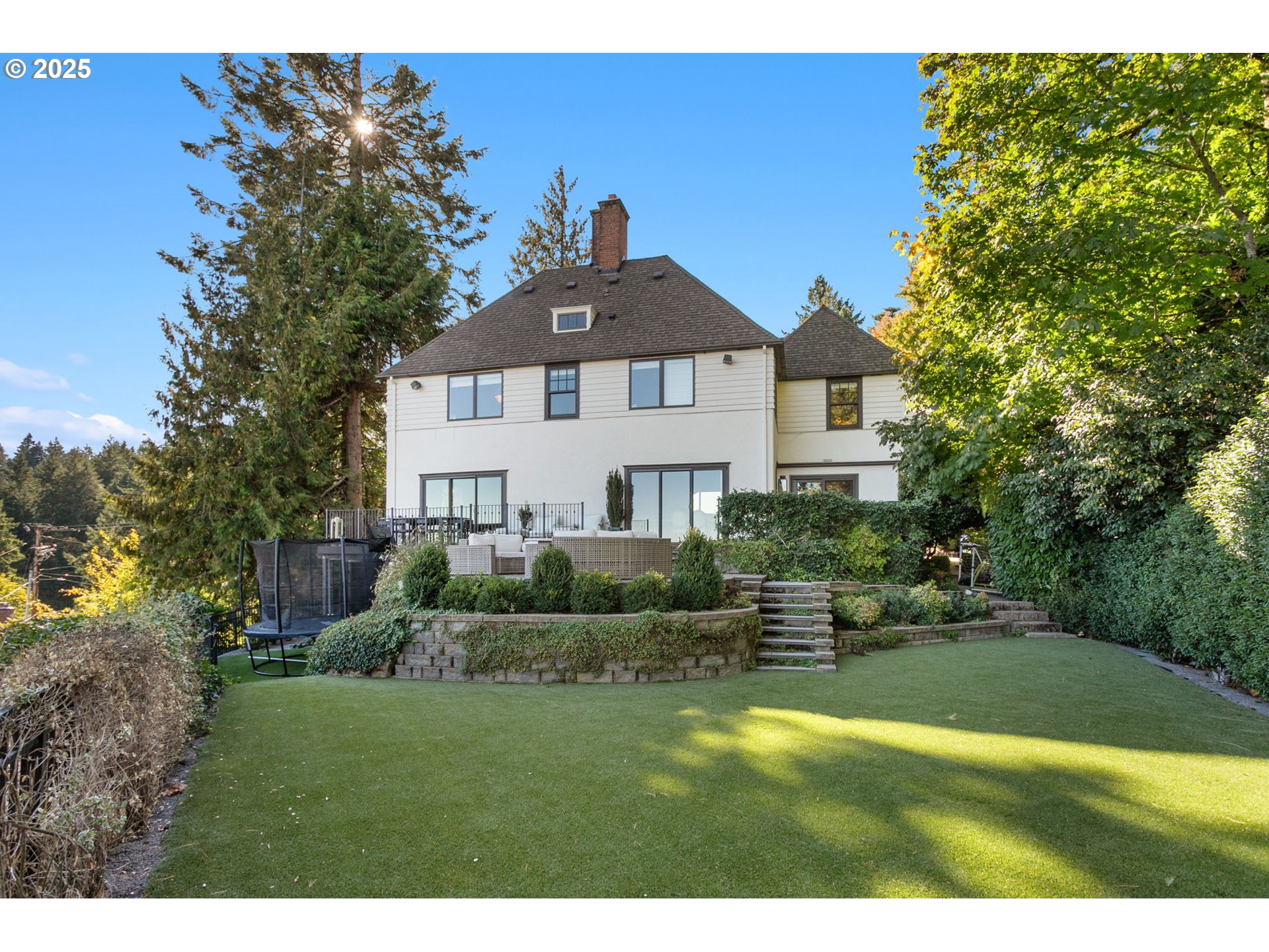 2933 SW FAIRVIEW BLVD Portland, OR 97205